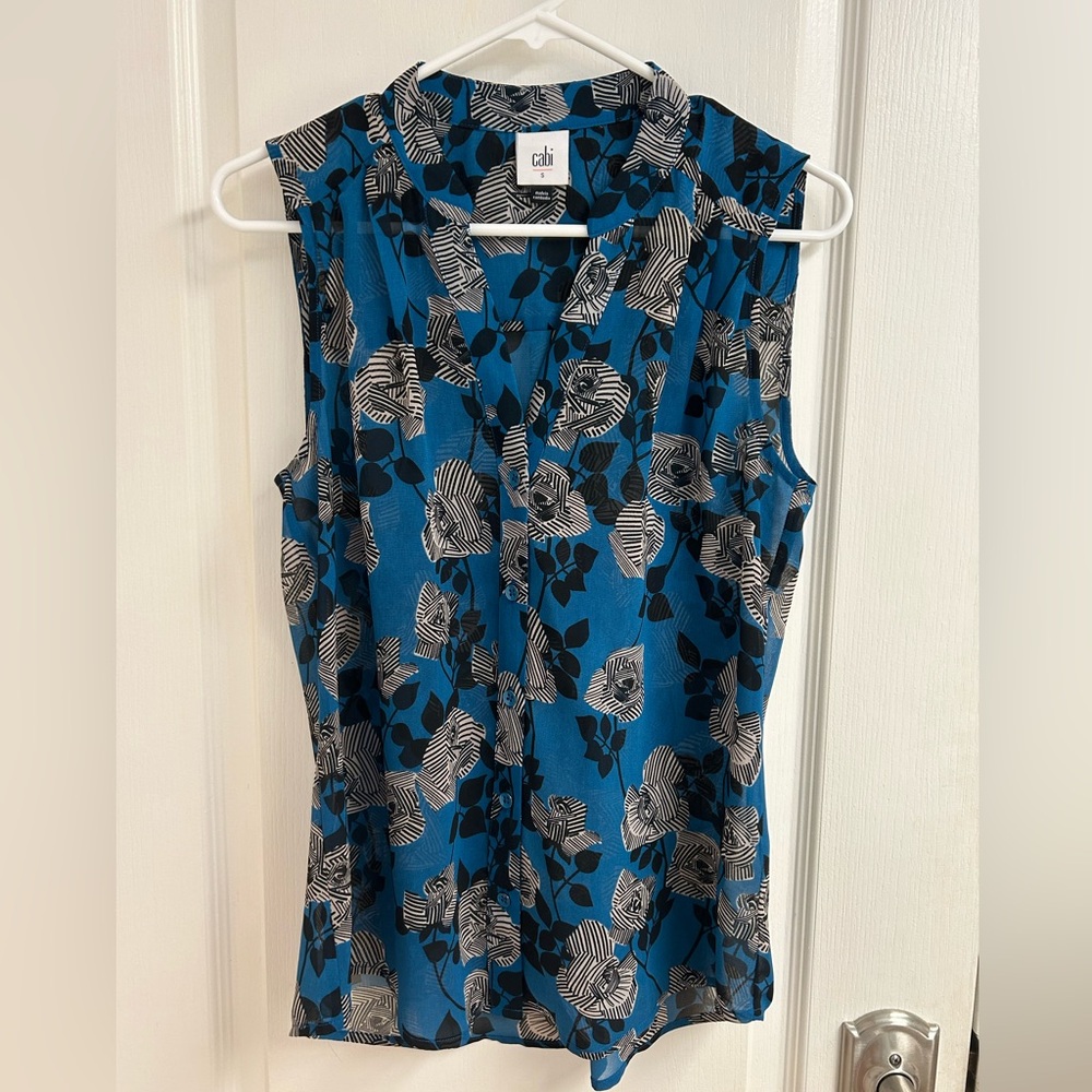 Cabi Engrave Top, Sleeveless Blouse, Size Small, Deep Blue Floral